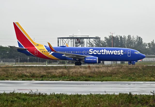 Boeing 737-800 (N8544Z)