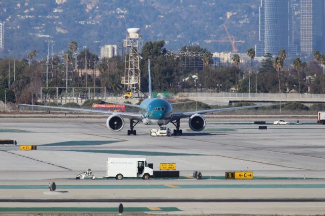 BOEING 777-300ER (B-KPB)