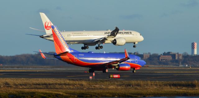 Boeing 737-700 (N789SW) - A Japan Airlines 787-9 lands parallel on 22L to a SWA 737 preparing for takeoff on 22R! 