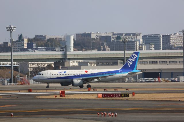 Airbus A320 (JA8392)