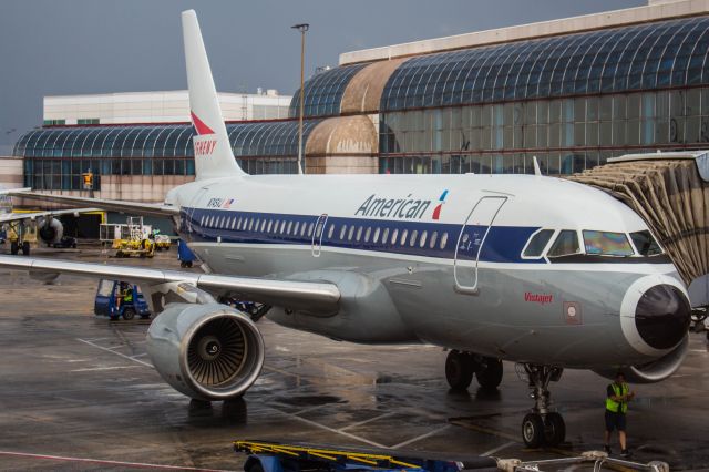 Airbus A319 (N745VJ)