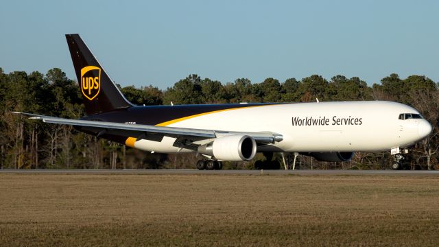 BOEING 767-300 (N373UP) - Rolling to the end to turn around and back-taxi to the ramp at the opposite end of the runway.