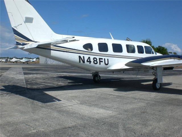 Piper Navajo (N48FU)