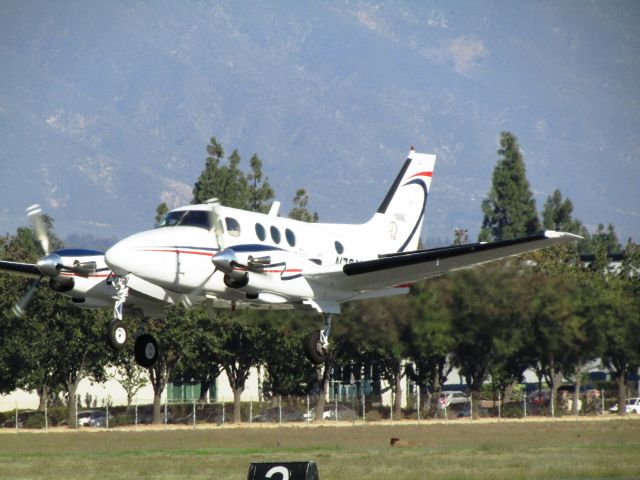 Beechcraft King Air 90 (N73MC) - Taking off RWY 26L