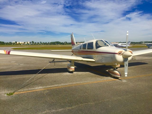 Piper Cherokee (N8252Z)