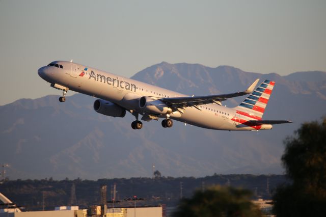 Airbus A321 (N901AA)