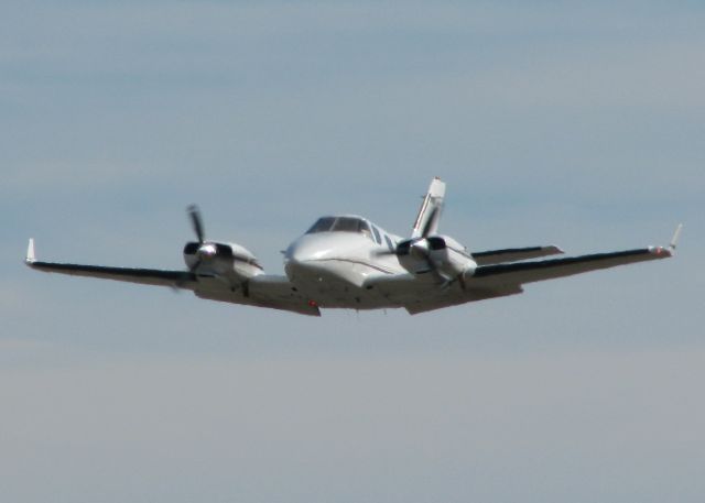 Beechcraft Duke (N440CP) - Taking off from Downtown Shreveport.