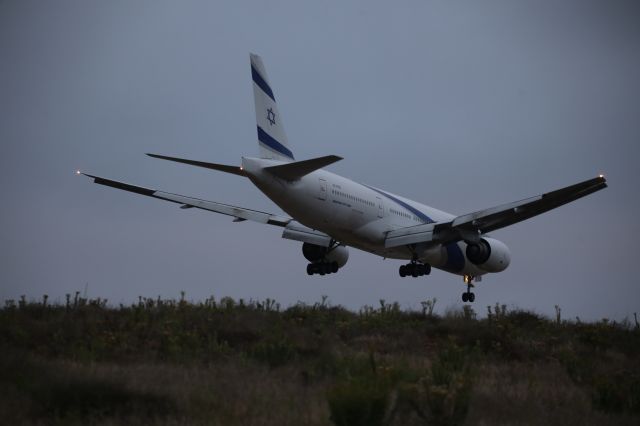 Boeing 777-200 (4X-ECB)