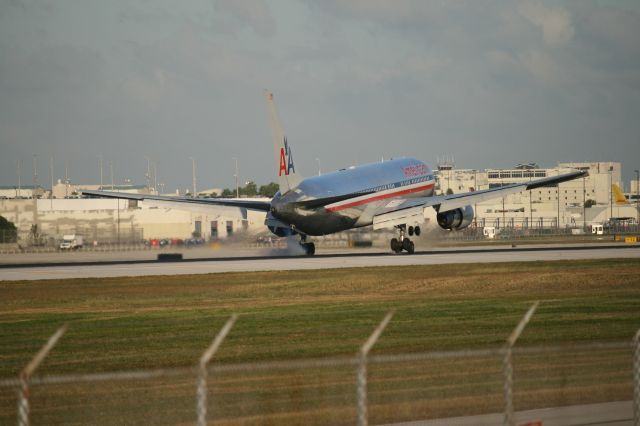 BOEING 767-200 (N345AN)