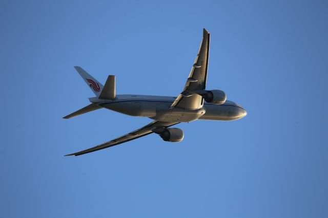 BOEING 777-200LR (B-2097)