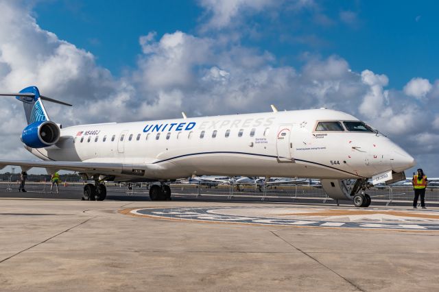 Canadair Regional Jet CRJ-700 (N544GJ)