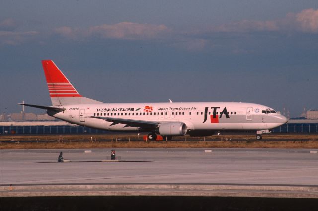 BOEING 737-400 (JA8940) - Taxing at Tokyo-Haneda Intl Airport on 2001/12/19 " Ikouyo! Oideyo! Okinawa "