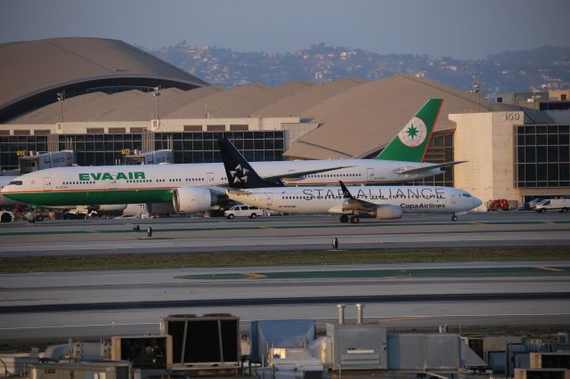 BOEING 777-300ER (B-16709)