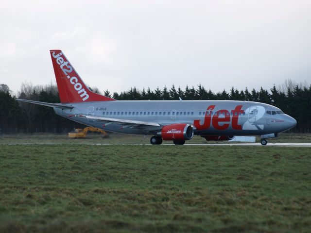 Boeing 737-700 (G-CELG)