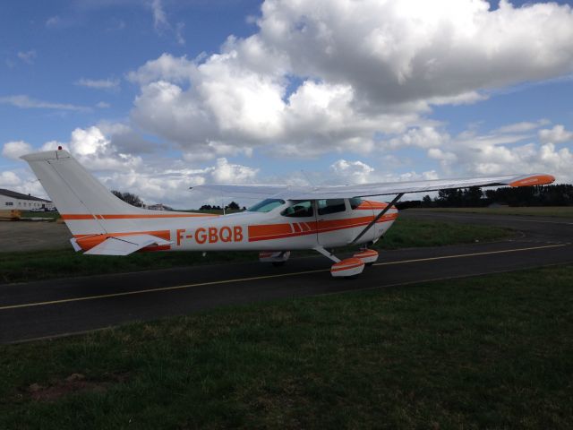 Cessna Skylane (F-GBQB)