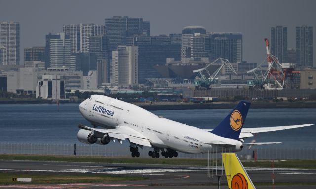 Boeing 747-200 (D-ABYH) - 09.Apr.2023br /Haneda International Airport Terminal 2br /From the observation deck! !