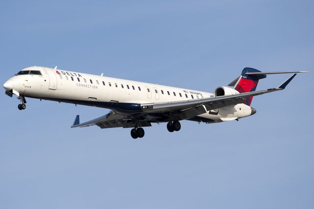 Canadair Regional Jet CRJ-900 (N176PQ)