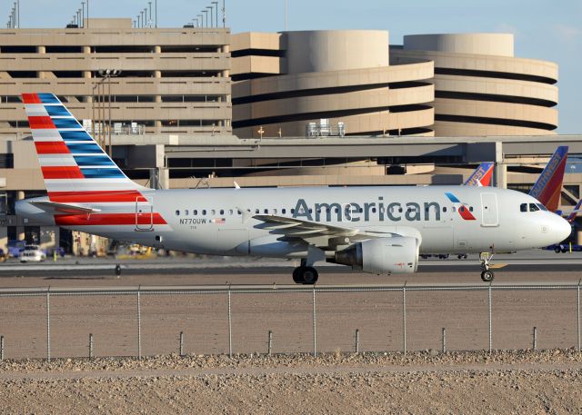 Airbus A319 (N770UW)