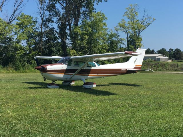 Cessna Skyhawk (N739KS) - Sunny day in Westfield