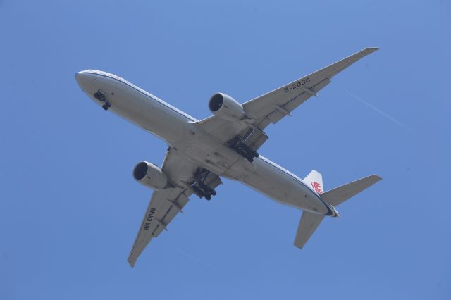 BOEING 777-300 (B-2036)