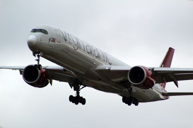 Airbus A350-1000 (G-VRNB) - A Virgin Atlantic A350-1000 on final approach into LHR, landing on runway 27L.br /br /Location: Myrtle Ave.br /Date: 31.07.22 (dd/mm/yy).