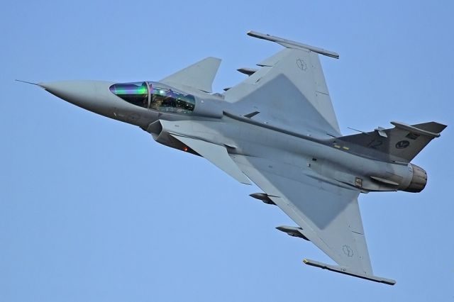 SAAF12 — - Gripen in a tight turn