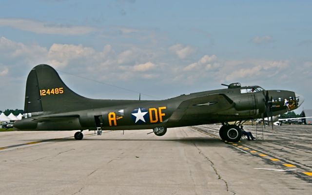 Boeing B-17 Flying Fortress (N3703G) - "[THE MOVIE] MEMPHIS BELLE"