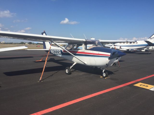 Cessna Skyhawk (N6000R)