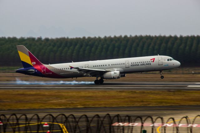 Airbus A321 (HL7729)