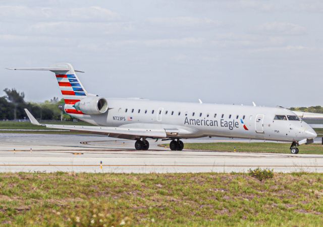 Canadair Regional Jet CRJ-700 (N723PS)