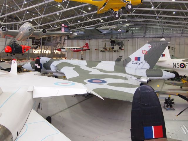 MES824 — - One of the last huge Avro Vulcans left in the world.