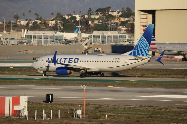 Boeing 737-800 (N37290)