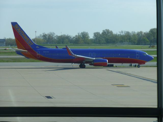 Boeing 737-700 (N8608N)