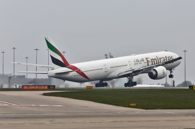 BOEING 777-300ER (A6-EBI) - UAE22 back to Dubai with what seems to be a relaxed rotation.