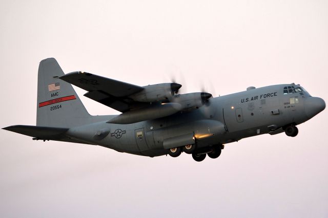 Lockheed C-130 Hercules (92-0554) - 50th AS / 19th AW. June 2012