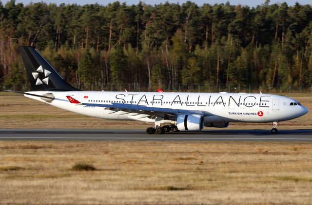 Airbus A330-200 (TC-LNB)