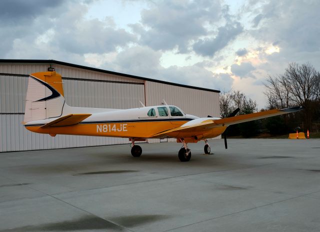 Beechcraft Twin Bonanza (N814JE)