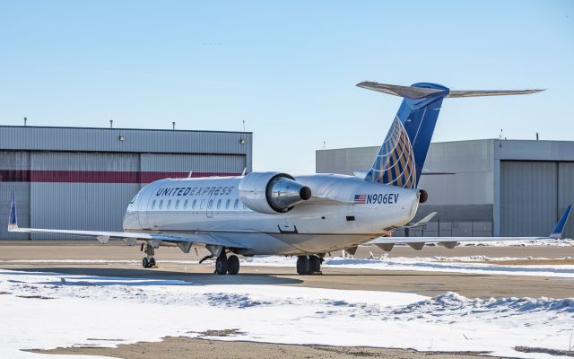 Canadair Regional Jet CRJ-200 (N906EV)
