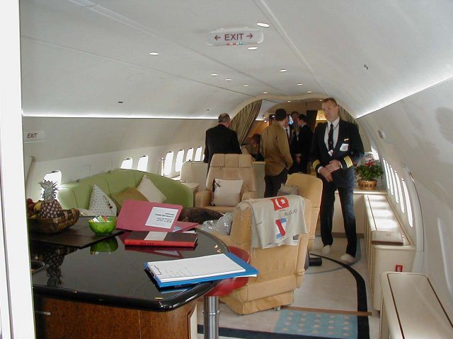 — — - Main Cabin - N737ER