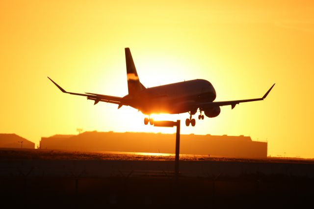EMBRAER 175 (long wing) (N400SY)