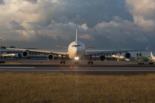 Airbus A340-300 —