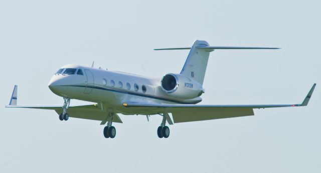 Gulfstream Aerospace Gulfstream IV (N131SW) - On Short final rnwy 18