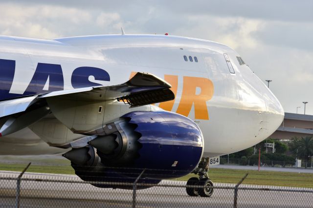 BOEING 747-8 (N854GT)