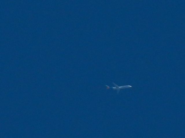 McDonnell Douglas MD-83 (N423NV) - An Allegiant Air MD-83 Flying By My House, If this aircraft is lucky it will be one of the last few Allegiant MD-83s remaining before retirement