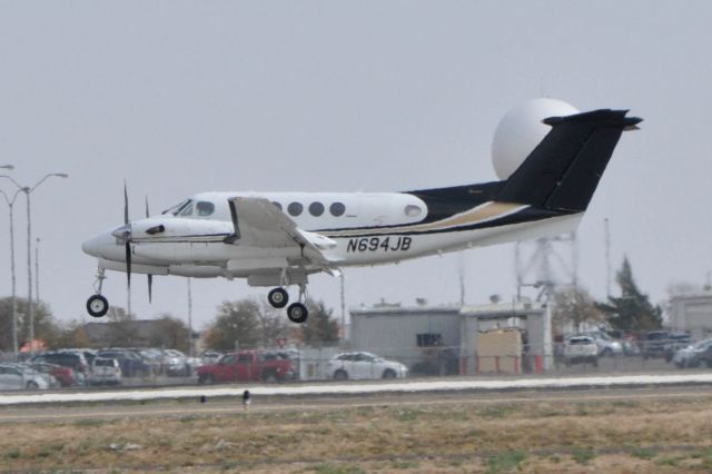 Beechcraft Super King Air 200 (N694JB)