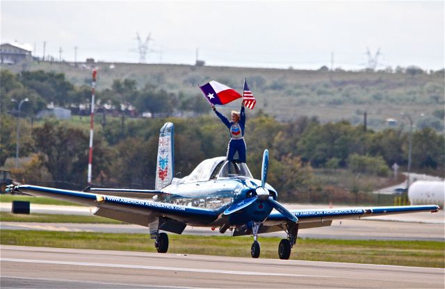 Beechcraft Mentor (N134JC) - ALLIANC,FORT WORTH AIR SHOW,2009,  JULIE CLARK IN HER T-34 MENTOR SALUTES THE CROWD AND ANOTHER SUCCESSFUL SHOW