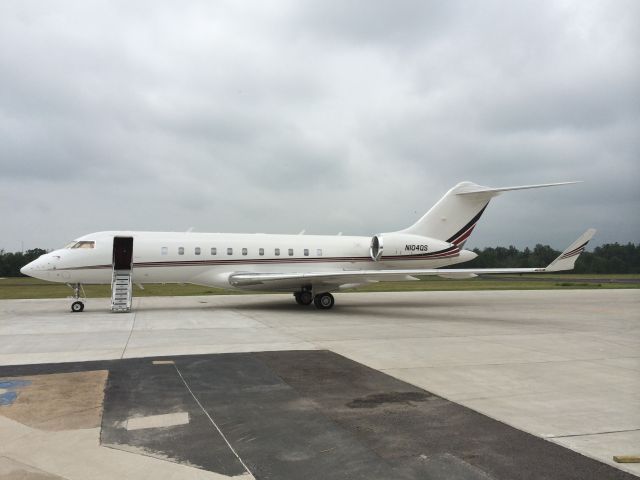 Bombardier Global Express (N104QS)