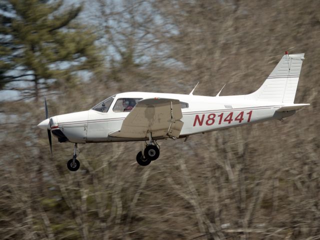 Piper Cherokee (N81441) - Landing runway 35.