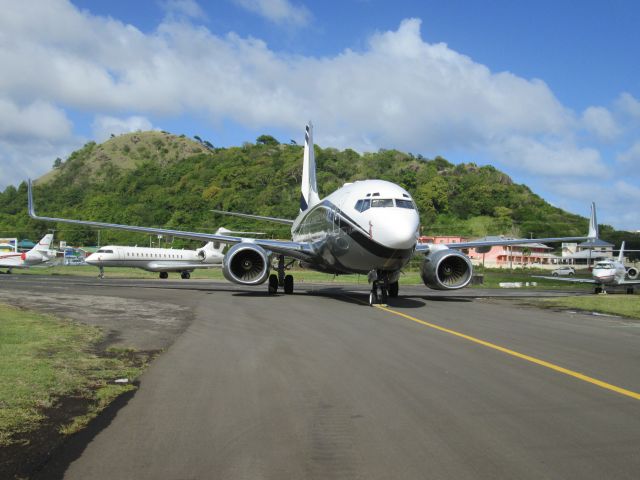 Boeing 737-700 (N737CC)