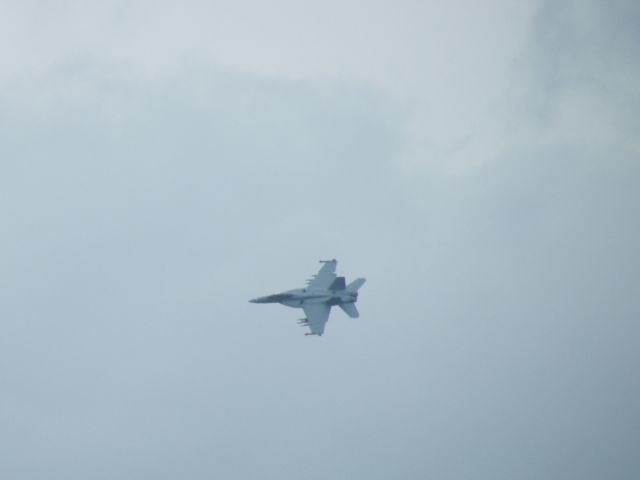 16-8890 — - 168890 US NAVY ARRIVING INTO FARNBOROUGH 19/07/14